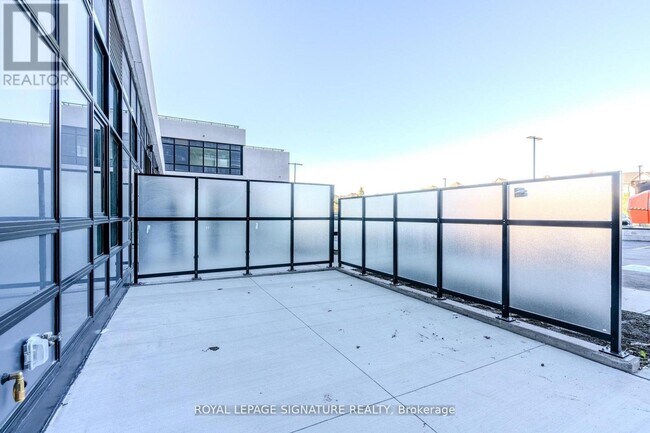 Photo - 395 Dundas St W Unit 132