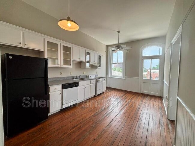 Photo - 1050 Broad St
