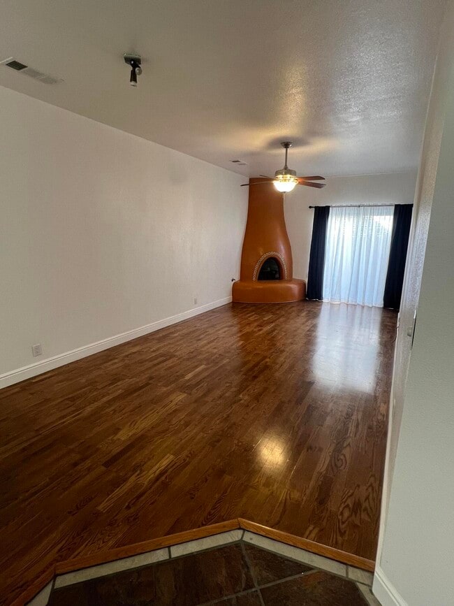 Photo - 423 Phoenix Ave NW