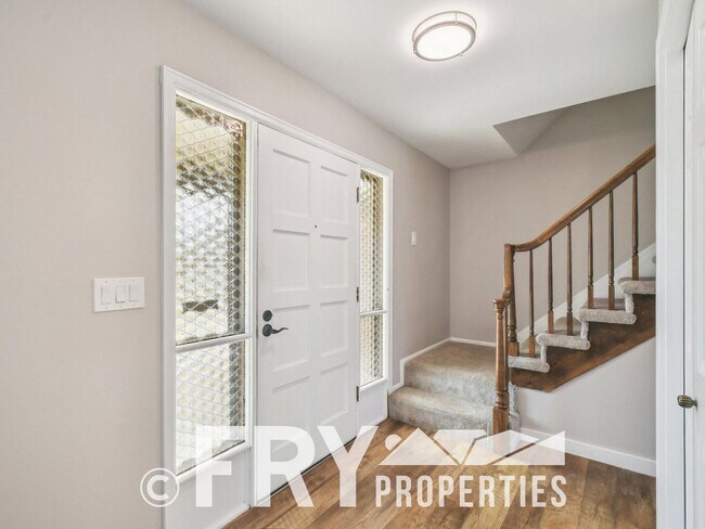 Photo - Spacious Five-Bedroom - Great For Entertaining