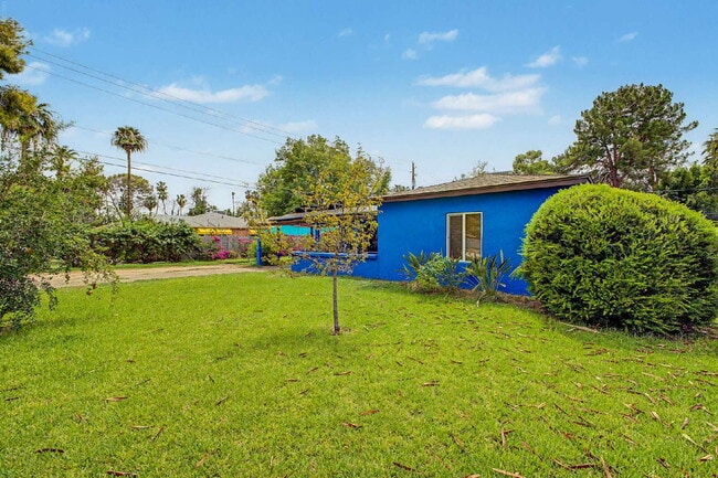 Photo - Blue Beauty in Historic District!!