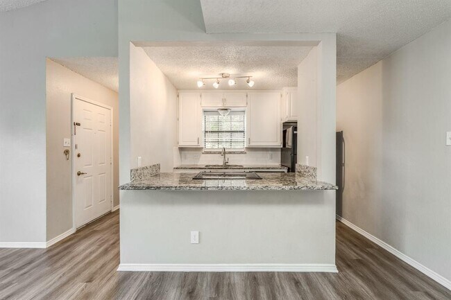 Photo - 1428 Lakecrest Dr