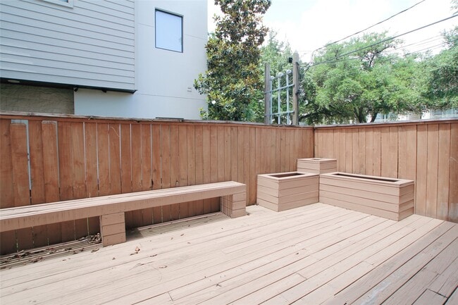 Photo - 4701 Caroline St