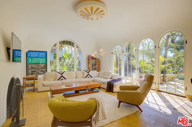 Photo - 4778 Cromwell Ave