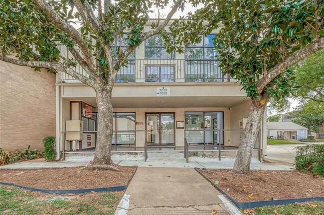 Photo - 3025 Walnut Bend Ln Condo Unit 32