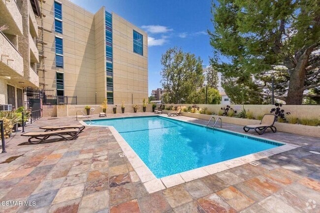 Building Photo - 10982 Roebling Ave Unit 108-108 Rental