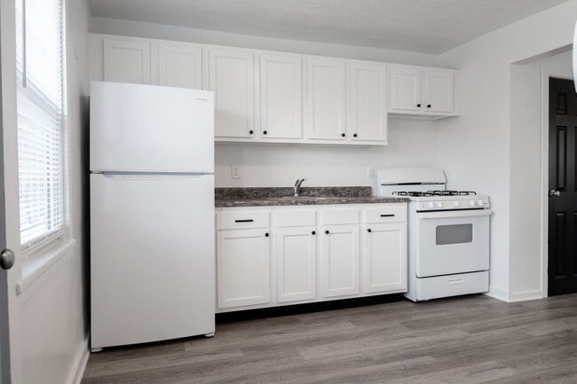 Photo - 01 Midland Heights Cir