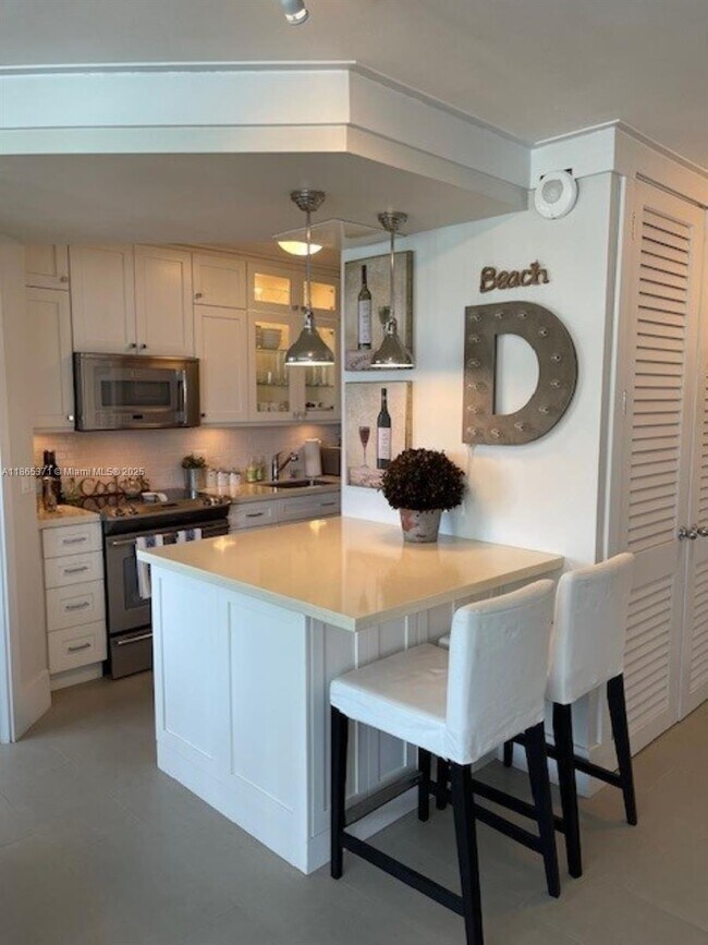 Photo - 5313 Collins Ave Unidad 404