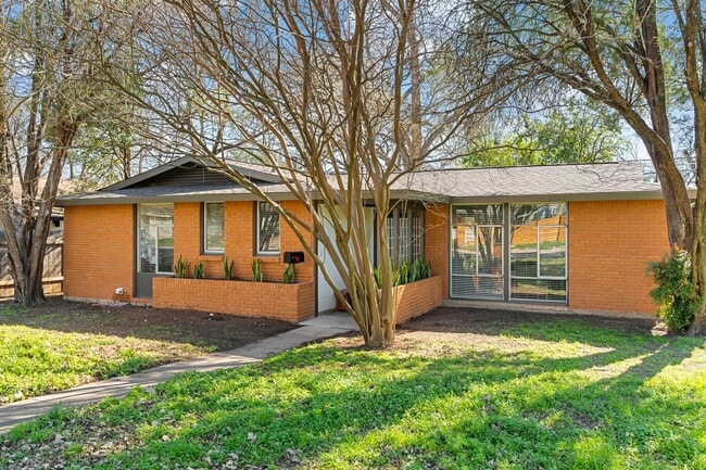 Photo - Centrally Located - Minutes from Dell Children's Hospital