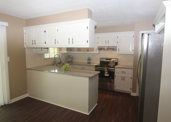 Photo - 220 NW Highland Ln