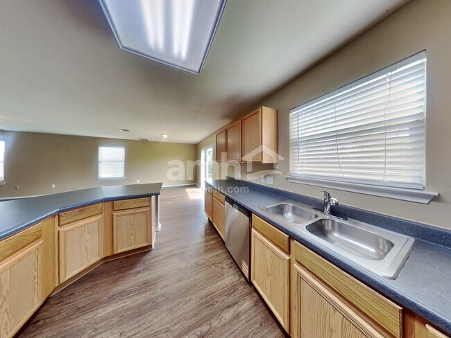 Photo - 5325 Mathra Dr