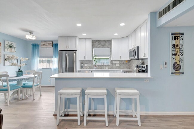 Photo - 89 Flanders Way Unit B