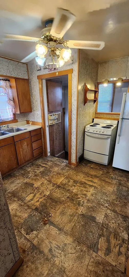 Photo - Quaint, single family home close to ISU