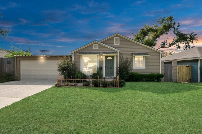 Building Photo - 2322 Haldane Dr Rental