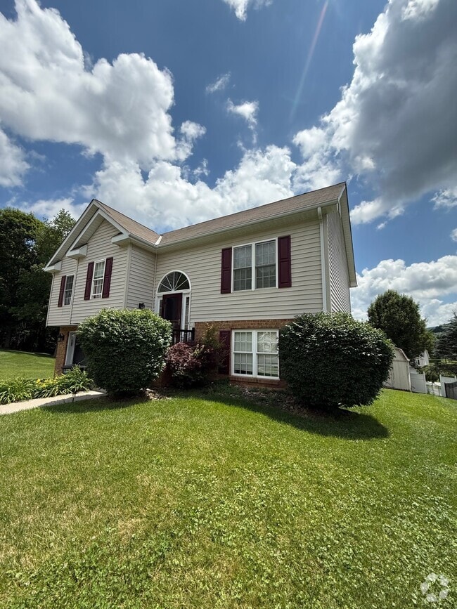 Building Photo - 476 Brandon Dr Rental