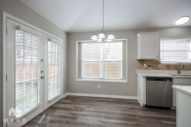 Photo - 234 Hartford Ln