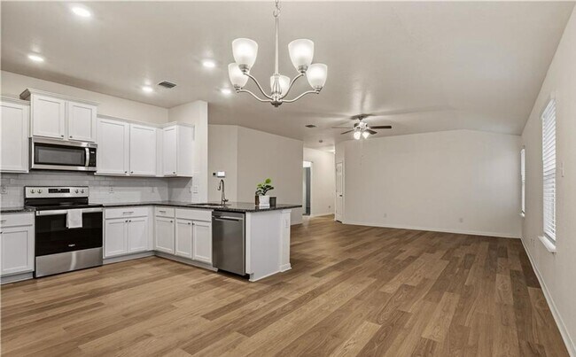 Photo - 3-bedroom home located in Cedarbrook Estates!