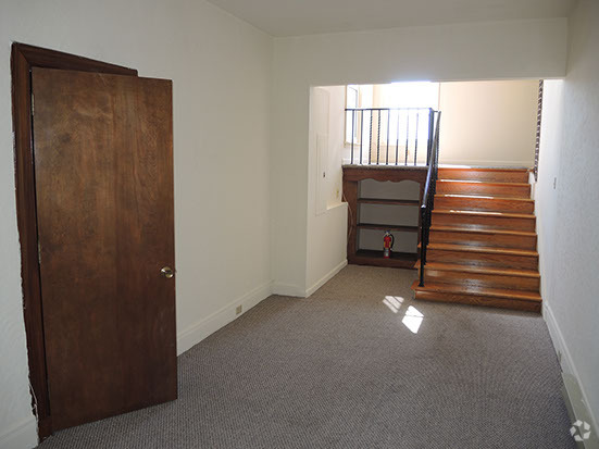 Building Photo - 312 N Centre St Rental