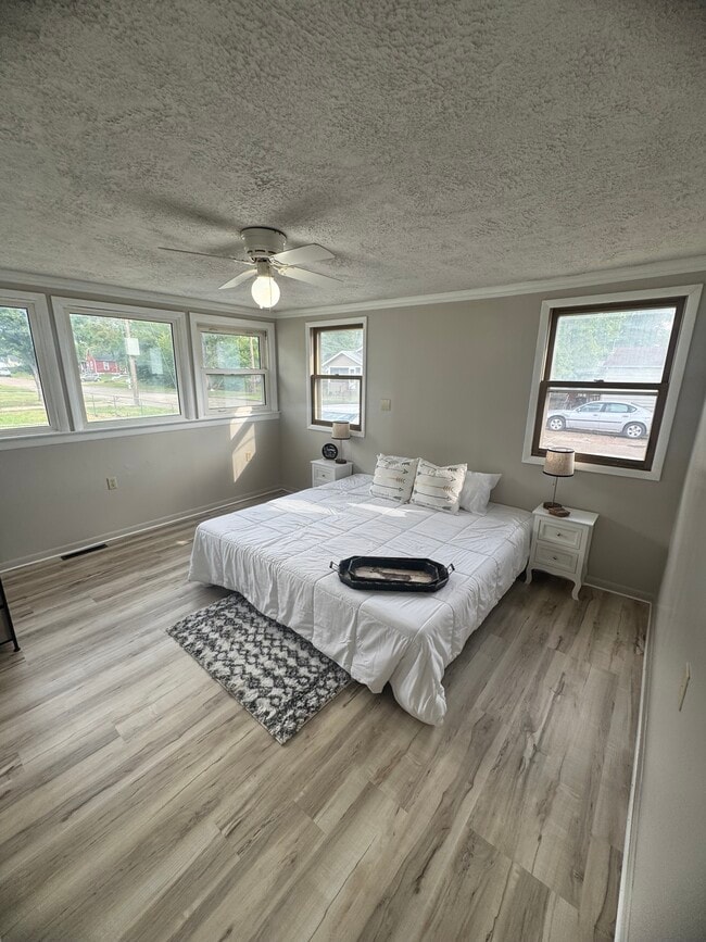 Photo - 449 S College Ave