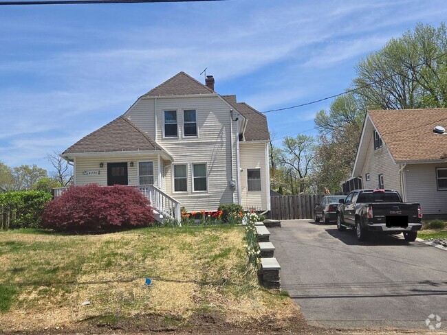 Building Photo - Well-maintained, with updates, single fami... Rental