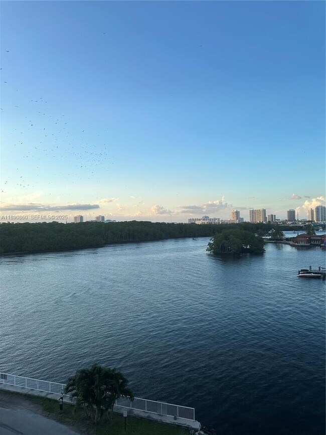 Building Photo - 400 Kings Point Dr Unit 614