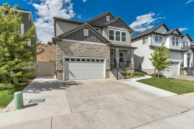 Building Photo - 1316 W Quailhill Rd