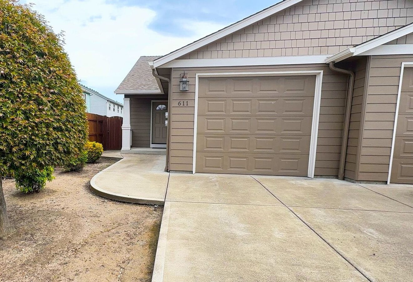 611-613 Broad St Monmouth, OR 97351 - 611-613 Broad St Monmouth, OR 97351 Unit 611
