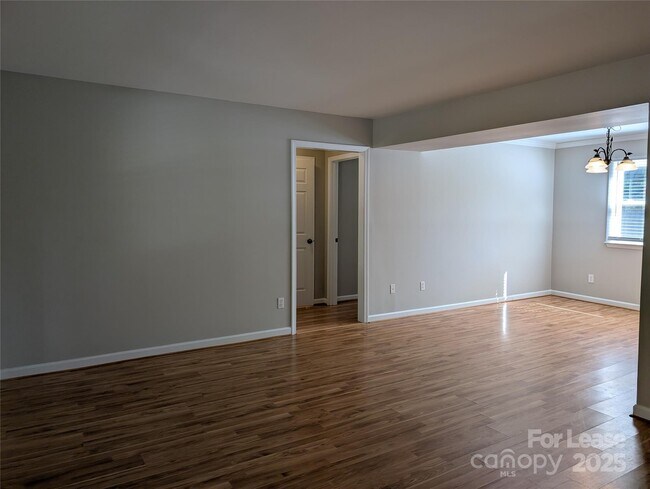 Photo - 5823 Rimerton Dr