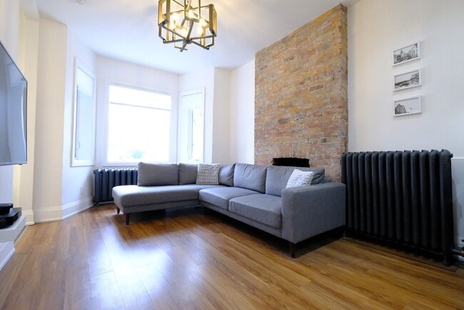 Photo - 326 High Park Av