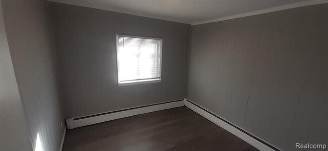 Photo - 2557 Desmond Rd