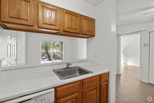 1BR, 1BA - 750SF - Kitchen - Cutler Hammock