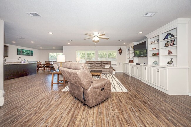 9125 Bellewood Dr
