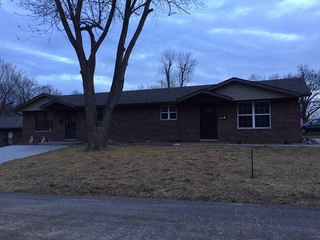 Building Photo - 301 Montgomery St Unit A