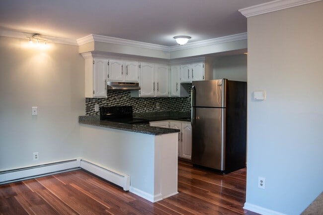 Building Photo - 678 Savin Ave Unit 2C