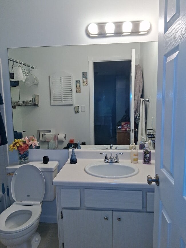 Photo - 850 E Old Willow Rd Unidad 218