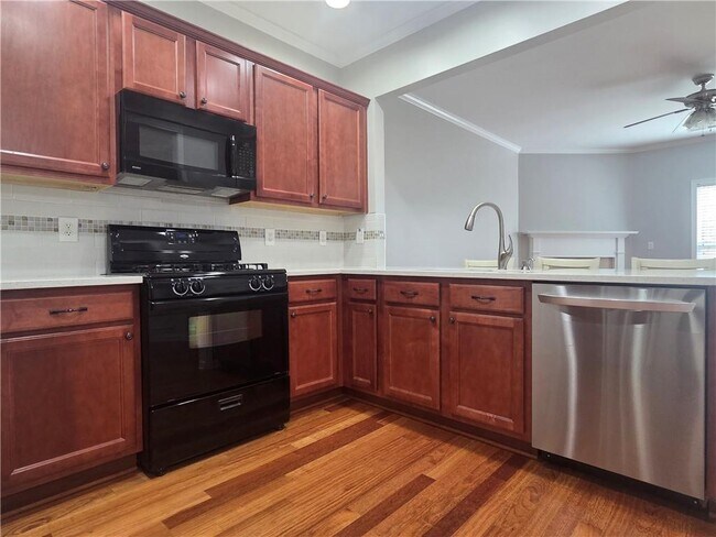 Photo - 2720 Beynon Ln NE