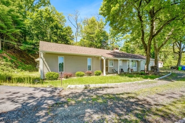 Photo - 306 Warrenville Rd