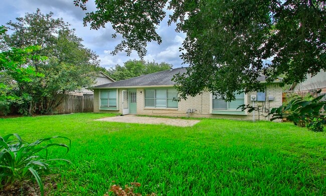 Building Photo - 18531 Lippizaner Dr