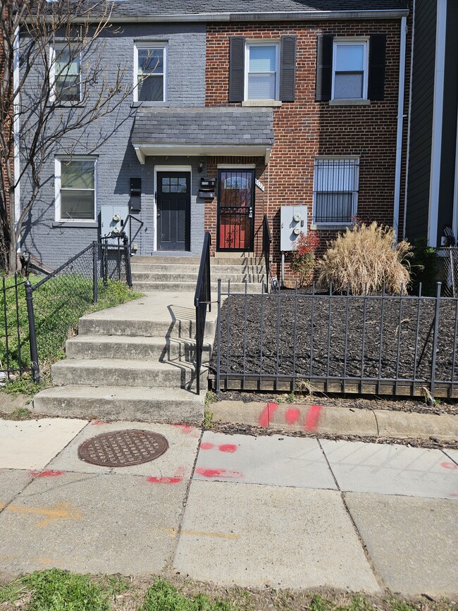 Building Photo - 1722 H St NE Unit B