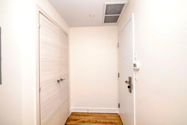 Photo - 30 Saint-Joseph Est Unit 1003