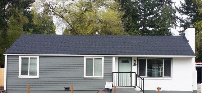 Building Photo - 3BD/1.5BA Shoreline Cottage Rental