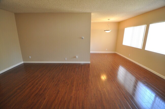 Photo - 24411 Newhall Ave Apartamento Unidad 203