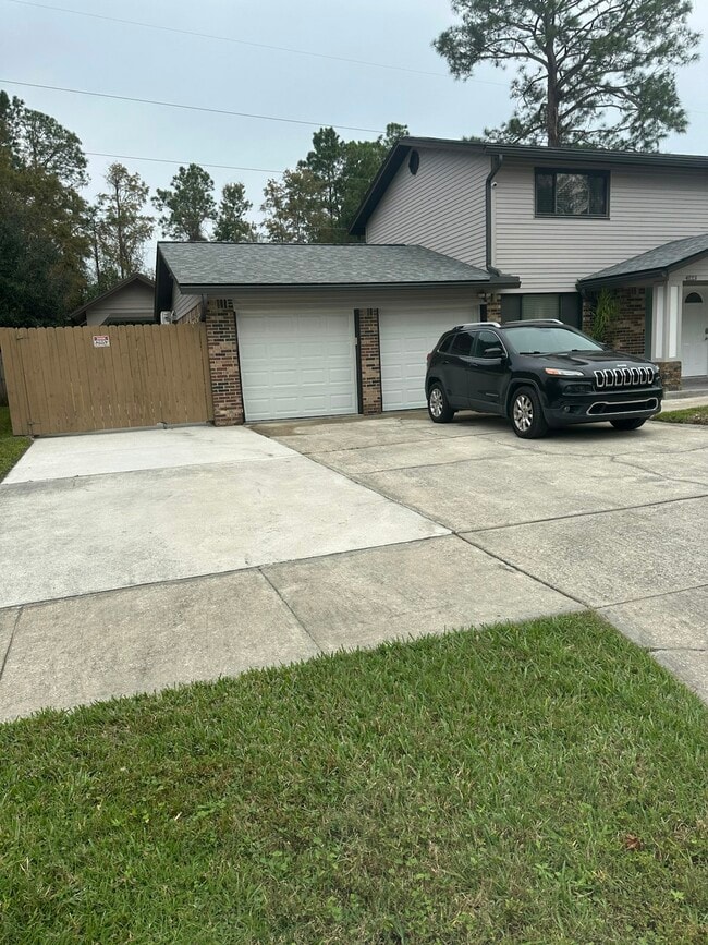 Photo - 4123 Lazy Hollow Ln N