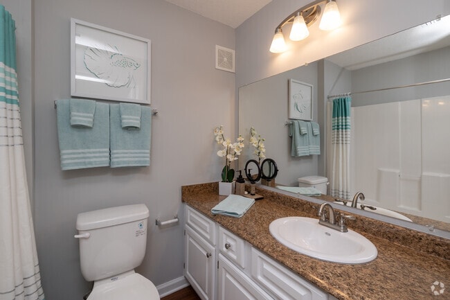 2BR, 2BA - 1,098SF - Bathroom