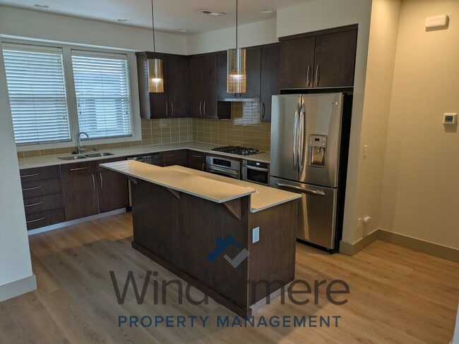 Photo - 231 W Sumach St