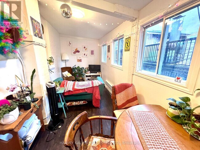 Photo - 791 Bathurst St