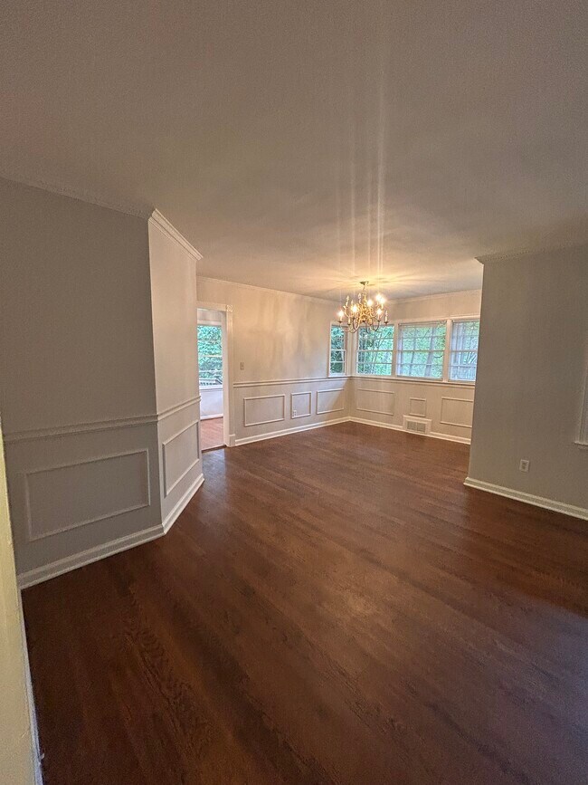 Dining Room - 633 Clairmont Cir
