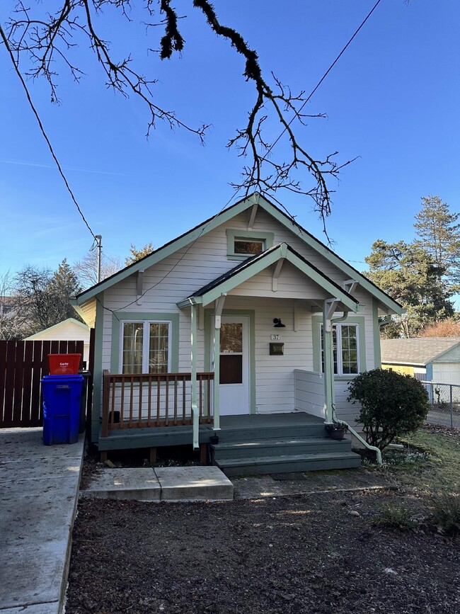 Cute 1BR 1BA Bungalow w/ Large, Fenced Bac... - Cute 1BR 1BA Bungalow w/ Large, Fenced Bac... Apartment