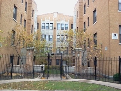 1962 E 73rd Pl