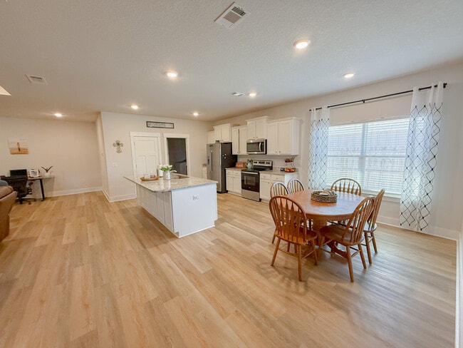 Photo - 6581 Forest Bay Ave